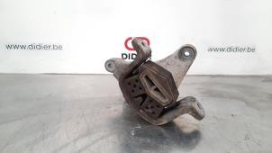 Gebruikte Versnellingsbak Steun Volkswagen Transporter T6 2.0 TDI DRF Prijs € 36,30 Inclusief btw aangeboden door Autohandel Didier