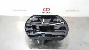 Gebruikte Krikset Citroen C3 (SX/SW) 1.2 12V e-THP PureTech 110 Prijs € 66,55 Inclusief btw aangeboden door Autohandel Didier