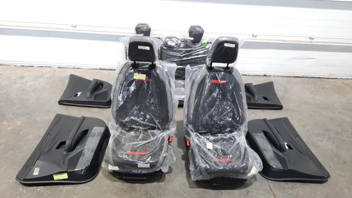 Bekleding Set (compleet) Opel Mokka Bekleding Set (compleet) Opel Mokka