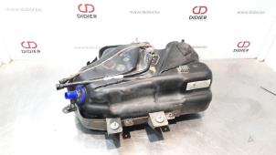 Gebruikte Ureumreservoir Landrover Discovery V (LR) 2.0 Td4 16V Prijs € 266,20 Inclusief btw aangeboden door Autohandel Didier