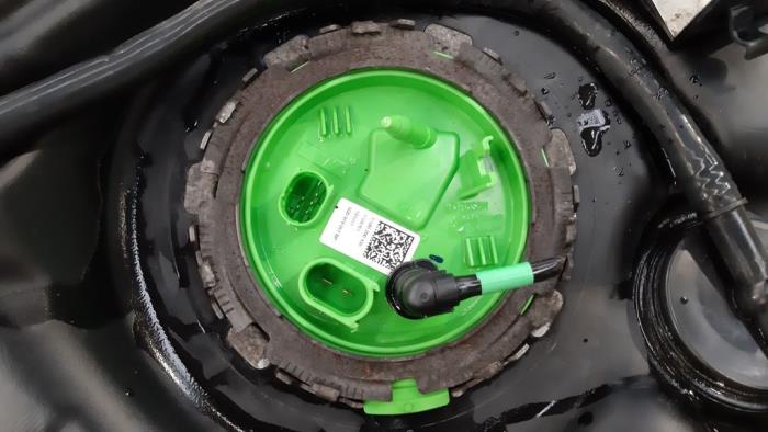 Gebruikte Tank element Pomp Volkswagen Golf VII (AUA) 2.0 R 4Motion 16V Prijs € 102,85 Inclusief btw aangeboden door Autohandel Didier