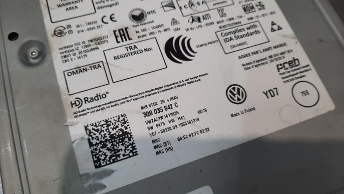 Radio module van een Volkswagen Polo VI (AW1) 1.0 TSI 12V 2019
