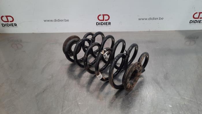 Schroefveer achter Volvo XC40