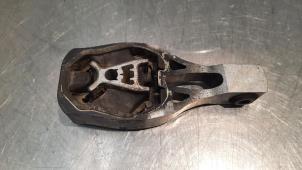 Gebruikte Motorsteun Peugeot 3008 II (M4/MC/MJ/MR) 1.2 12V e-THP PureTech 130 Prijs € 24,20 Inclusief btw aangeboden door Autohandel Didier