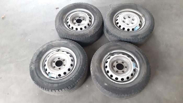 Set of wheels + tyres Hyundai H350