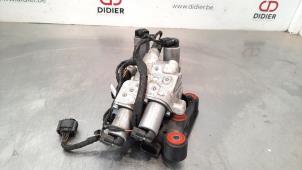 Gebruikte Kleppenblok hydraulisch BMW 5 serie (F10) 535d 24V Prijs € 254,10 Inclusief btw aangeboden door Autohandel Didier