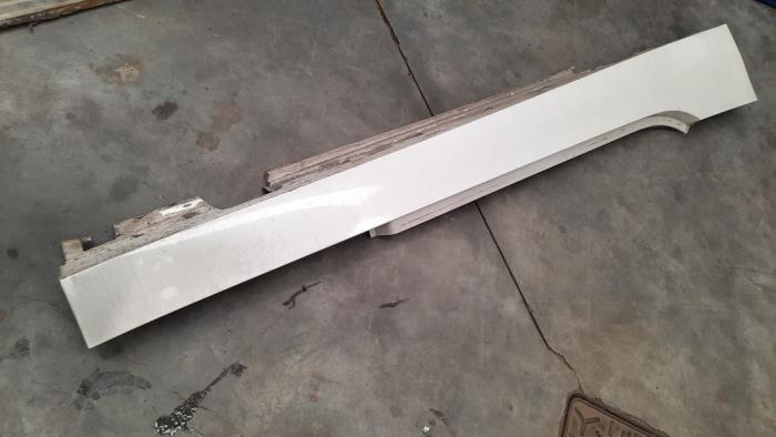 Marche-pied (list de couverture) droite BMW Z4