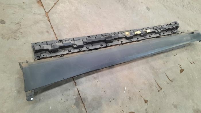 Marche-pied (list de couverture) gauche BMW X5