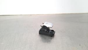 Gebruikte Handrem schakelaar Mercedes E Estate (S213) E-200d 2.0 Turbo 16V Prijs € 42,35 Inclusief btw aangeboden door Autohandel Didier