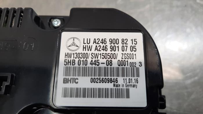 Airco bedieningspaneel van een Mercedes-Benz CLA (117.3) 2.2 CLA-200 CDI, 200 d 16V 2016