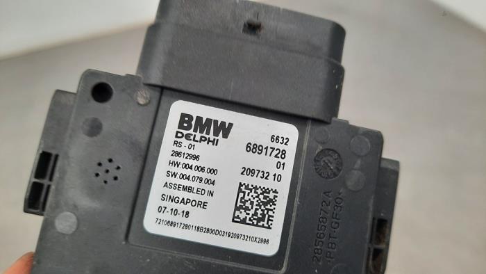 Radar sensor van een BMW X3 (G01) xDrive 20d 2.0 TwinPower Turbo 16V 2019