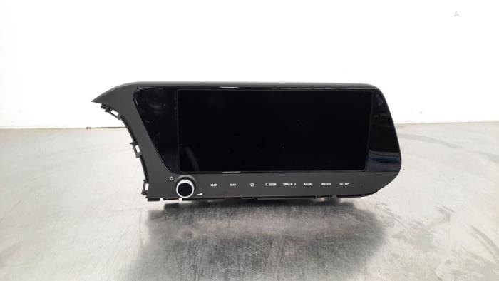 Navigatie Display van een Hyundai i20 (BC3) 1.0 T-GDI 100 12V 2021