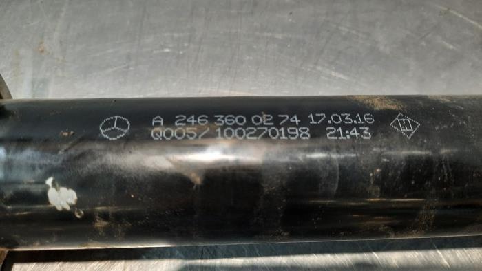 Aandrijfas rechts-voor van een Mercedes-Benz CLA Shooting Brake (117.9) 1.6 CLA-180 16V 2016