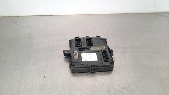 Gebruikte Module Bodycontrol Renault Clio V (RJAB) 1.3 TCe 130 16V Prijs € 133,10 Inclusief btw aangeboden door Autohandel Didier