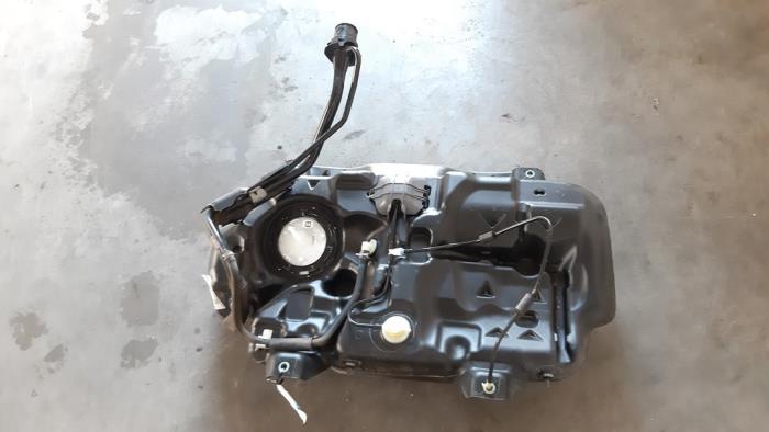 Réservoir de carburant Mazda 3.