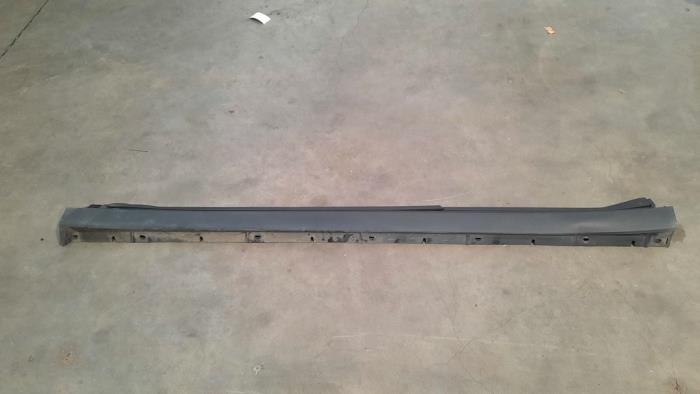 Marche-pied (list de couverture) gauche Porsche Cayenne