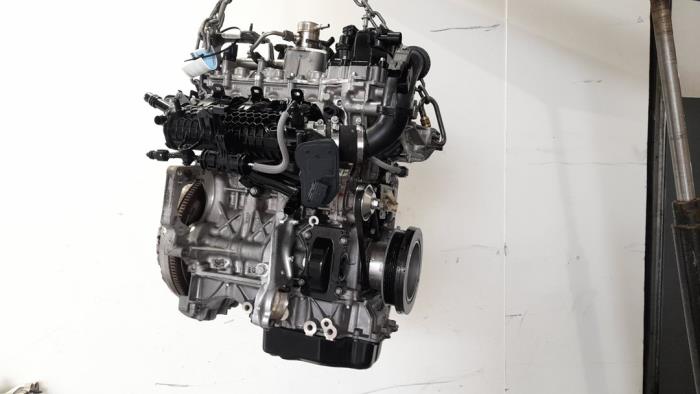 Motor van een Peugeot 2008 (UD/UK/UR/US/UX) 1.2 VTi 12V PureTech 130 2021