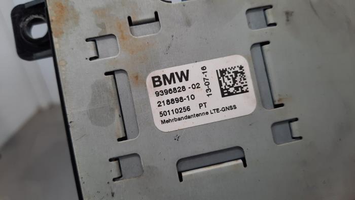 Antenne Versterker van een BMW 6 serie Gran Coupe (F06) 640d 24V 2016