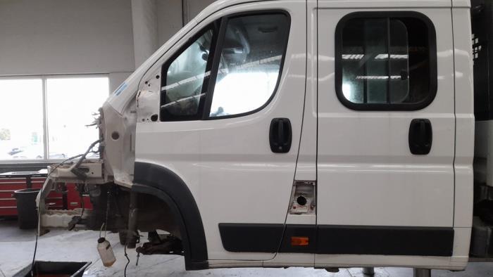 Portier 4Deurs links-voor van een Peugeot Boxer (U9) 3.0 HDi 175 Euro 5 2015