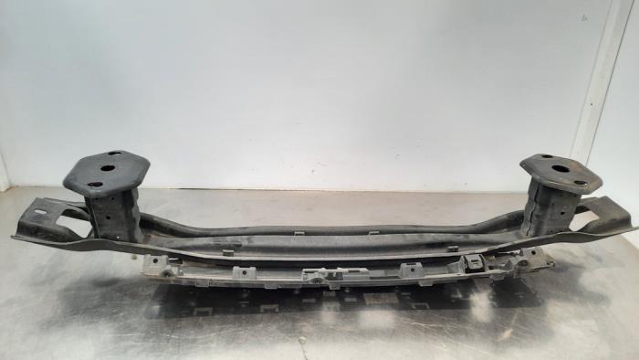 Bumperframe achter van een BMW 3 serie Touring (F31) 318d 2.0 16V 2019