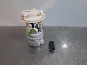 Gebruikte Tank element Pomp Renault Clio IV (5R) 1.2 16V Prijs € 96,80 Inclusief btw aangeboden door Autohandel Didier