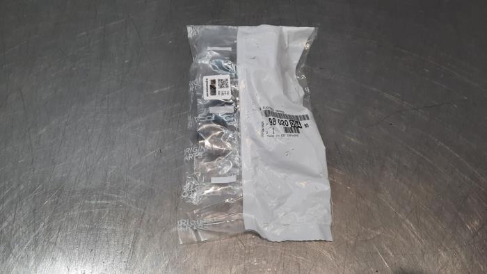 Pompa lavavetro per Peugeot 2008