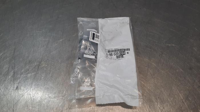 Pompa lavavetro per Peugeot 2008