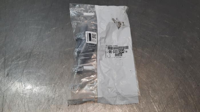 Pompa lavavetro per Peugeot 2008