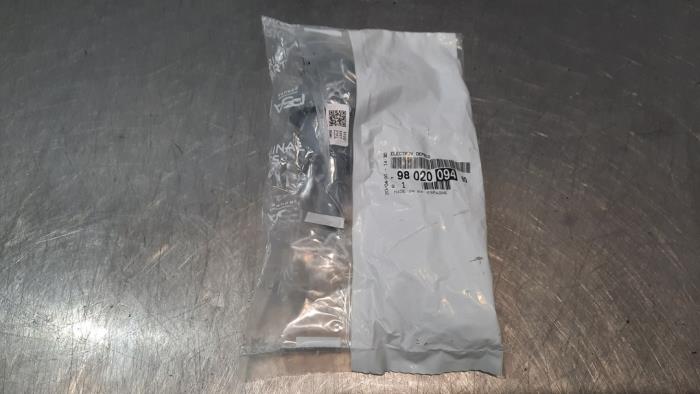 Pompa lavavetro per Peugeot 2008