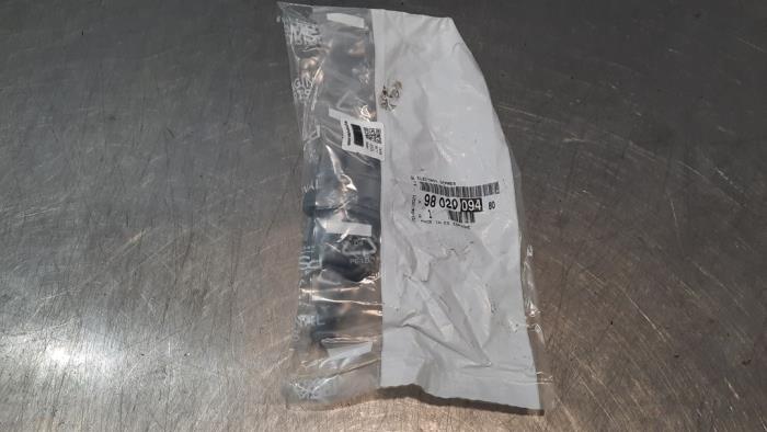 Pompa lavavetro per Peugeot 2008