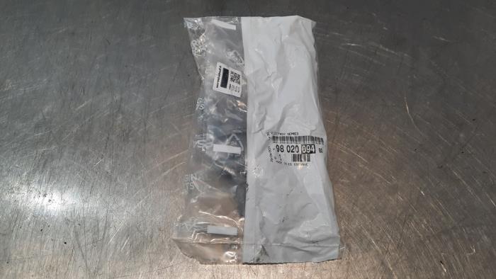 Pompa lavavetro per Peugeot 2008