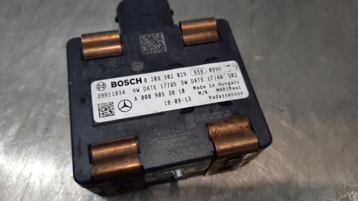Radar sensor van een Mercedes-Benz A (177.0) 1.3 A-200 Turbo 16V 2019
