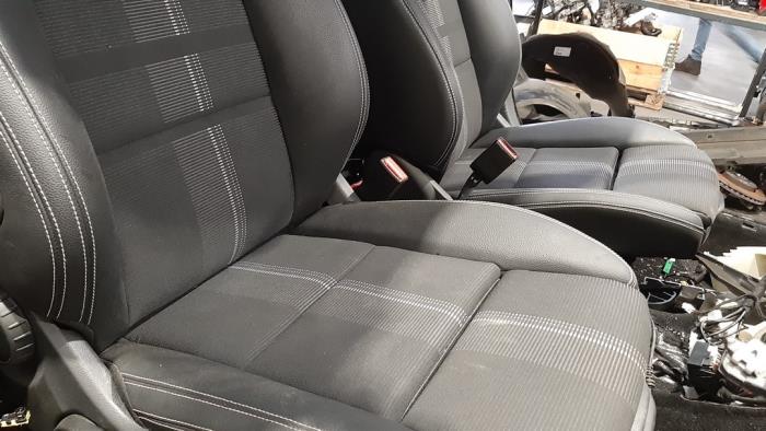 Interieur Bekledingsset van een Mercedes-Benz GLA (156.9) 2.2 200 CDI, d 16V 2019