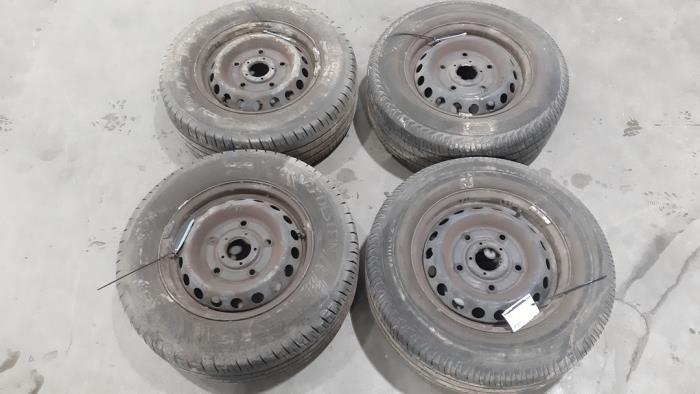 Velgen set + banden Ford Transit Custom
