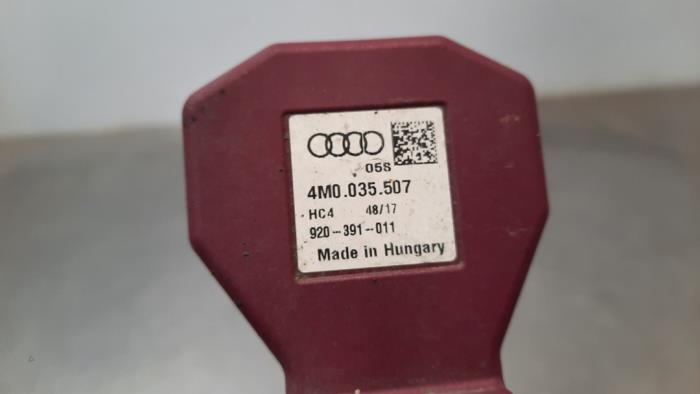 Antenne Versterker van een Audi Q5 (FYB/FYG) 2.0 TDI 16V Quattro 2018