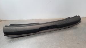 Gebruikte Afdekking slotvanger achter DS Automobiles DS 7 Crossback 1.5 BlueHDI 130 Prijs € 42,35 Inclusief btw aangeboden door Autohandel Didier