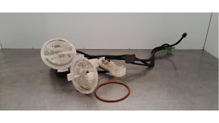 Gebruikte Tank element Pomp Mercedes GLK (204.7/9) 2.2 220 CDI 16V BlueEff.,BlueTEC 4-Matic Prijs € 133,10 Inclusief btw aangeboden door Autohandel Didier
