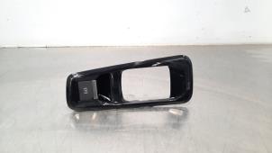 Gebruikte Schakelaar handrem Citroen C5 Aircross I (A4/AC/AJ/AR) 1.5 Blue HDi 130 16V Prijs € 24,20 Inclusief btw aangeboden door Autohandel Didier