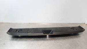 Gebruikte Afdekking slotvanger achter BMW i3 (I01) i3 94Ah Prijs € 42,35 Inclusief btw aangeboden door Autohandel Didier