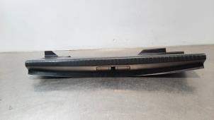 Gebruikte Afdekking slotvanger achter Peugeot 208 II (UB/UH/UP) 1.2 Vti 12V PureTech 130 Prijs € 36,30 Inclusief btw aangeboden door Autohandel Didier