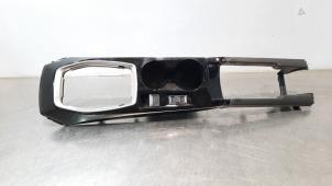 Gebruikte Middenconsoles Peugeot 208 II (UB/UH/UP) 1.2 Vti 12V PureTech 130 Prijs € 54,45 Inclusief btw aangeboden door Autohandel Didier