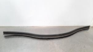 Gebruikte Motorkaprubber Audi A6 Avant (C7) 2.0 TDI 16V Prijs € 24,20 Inclusief btw aangeboden door Autohandel Didier