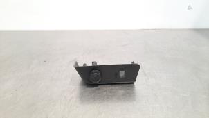 Gebruikte 12 Volt aansluiting Opel Corsa F (UB/UH/UP) 1.2 12V 75 Prijs € 24,20 Inclusief btw aangeboden door Autohandel Didier