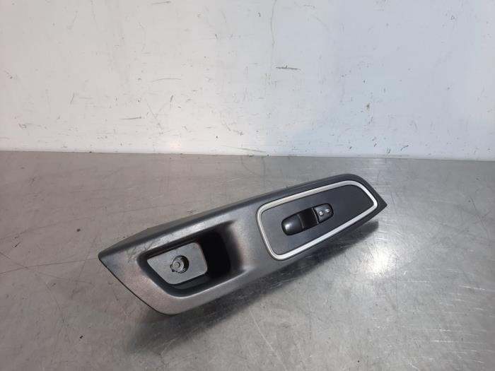 Multi-functional window switch Nissan Micra