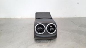 Gebruikte Luchtrooster achter Mercedes A (177.0) 1.3 A-160 Turbo 16V Prijs € 84,70 Inclusief btw aangeboden door Autohandel Didier