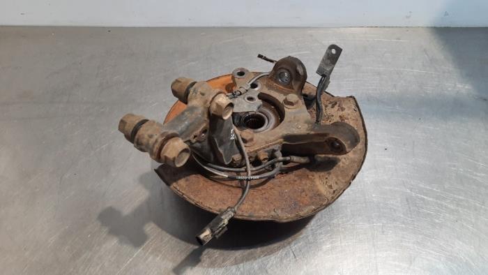 Fusee links-voor Toyota Auris