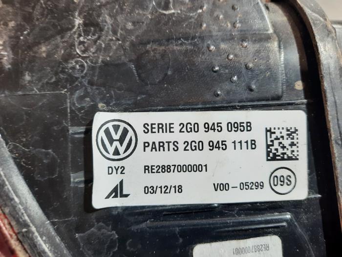 Achterlicht links van een Volkswagen Polo VI (AW1) 1.6 TDI 16V 95 2019