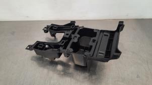 Gebruikte Bekerhouder Volvo XC40 (XZ) 2.0 D3 16V Prijs € 54,45 Inclusief btw aangeboden door Autohandel Didier