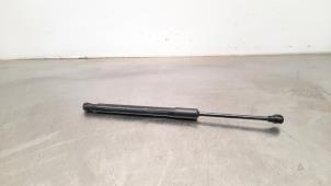 Gebruikte Gasdemper Motorkap links Skoda Octavia Combi (NXAC) 2.0 TDI 16V 4x4 Prijs € 24,20 Inclusief btw aangeboden door Autohandel Didier