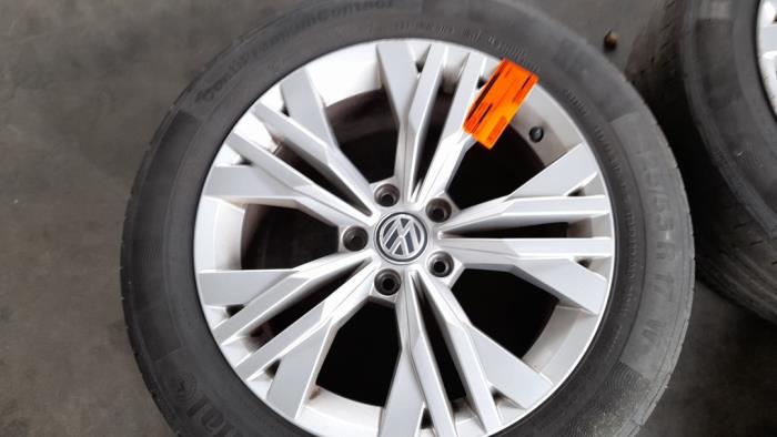 Velgen set + banden van een Volkswagen Passat Variant (3G5) 2.0 TDI 16V 190 4Motion 2017